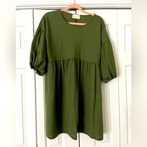 Dressup- green flowy dress